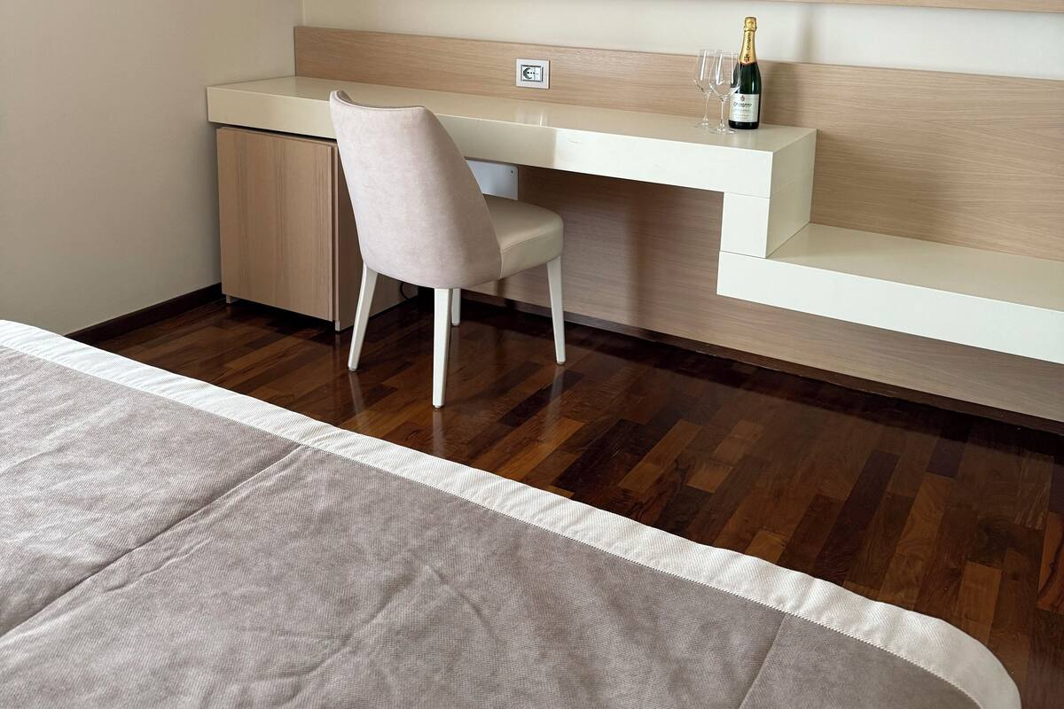 Classic Double or Twin Room | Minibar, in-room safe, desk, blackout drapes