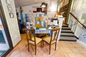 منصة إجراءات تسجيل الوصول/المغادرة