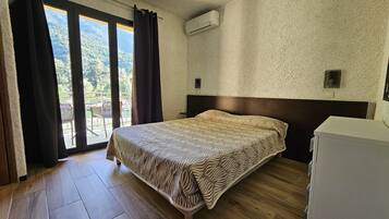 Panoramic Double Room, Sea View | Desk, blackout drapes, cribs/infant beds, free WiFi