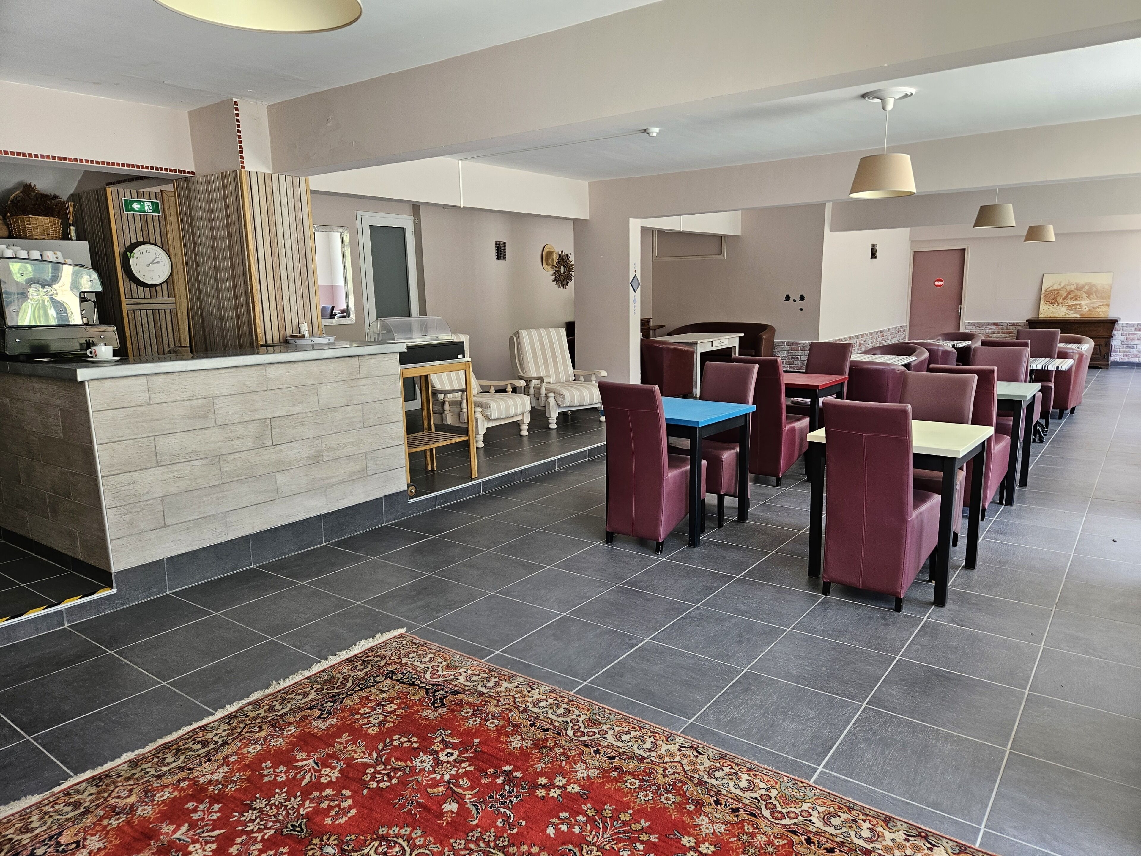 daily continental breakfast (eur 11 per person)