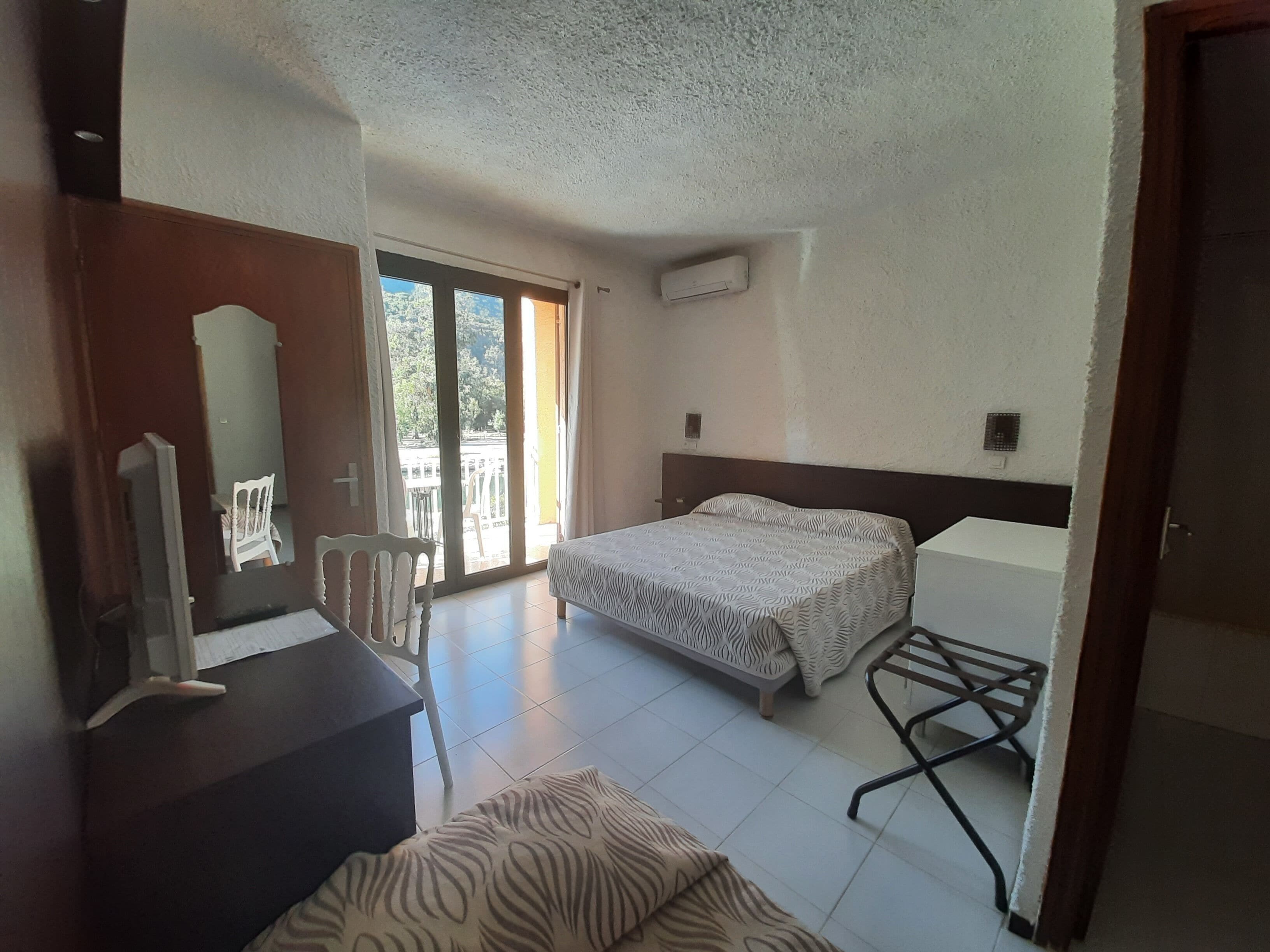 triple room, sea view | 1 bedroom, desk, blackout curtains, cots/infant beds