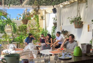 Food court - Casa Mary (Cartagena)