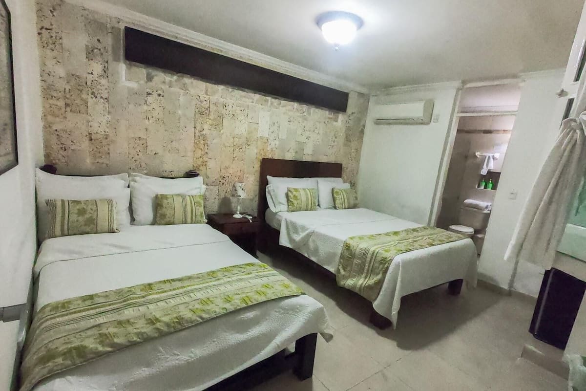 Ropa de cama de alta calidad y camas con pillow-top