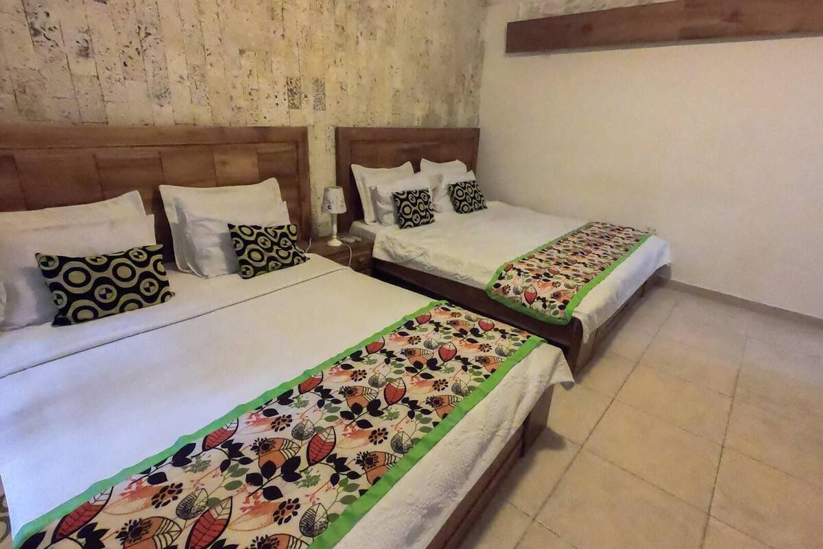 Ropa de cama de alta calidad y camas con pillow-top