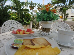 Free daily full breakfast - Casa Mary (Cartagena)