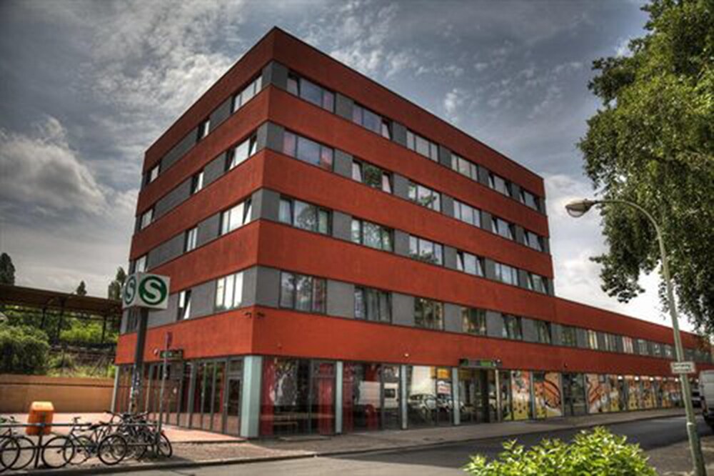 Apartmenthaus Berlin Neukölln image