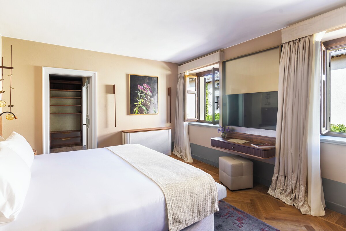Junior Suite | Premium bedding, down comforters, minibar, in-room safe