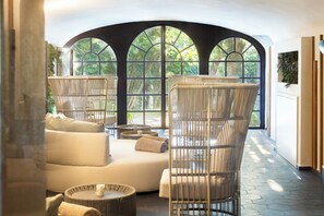 Sauna, hot tub, steam room, hot springs, Turkish bath, body treatments