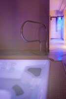 Bañera de hidromasaje interior