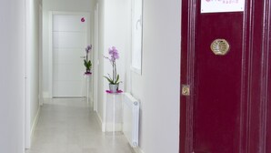 Interior entrance - 8Rooms Madrid (Madrid)