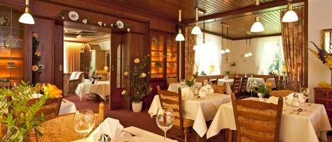 Breakfast, lunch served; international cuisine, al fresco dining