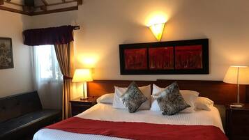 Habitación doble superior | Caja de seguridad en la habitación y escritorio