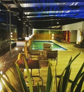 Indoor pool, open 10 AM to 8 PM, pool umbrellas, sun loungers - Hotel Santa Viviana Villa de Leyva (Villa de Leyva)