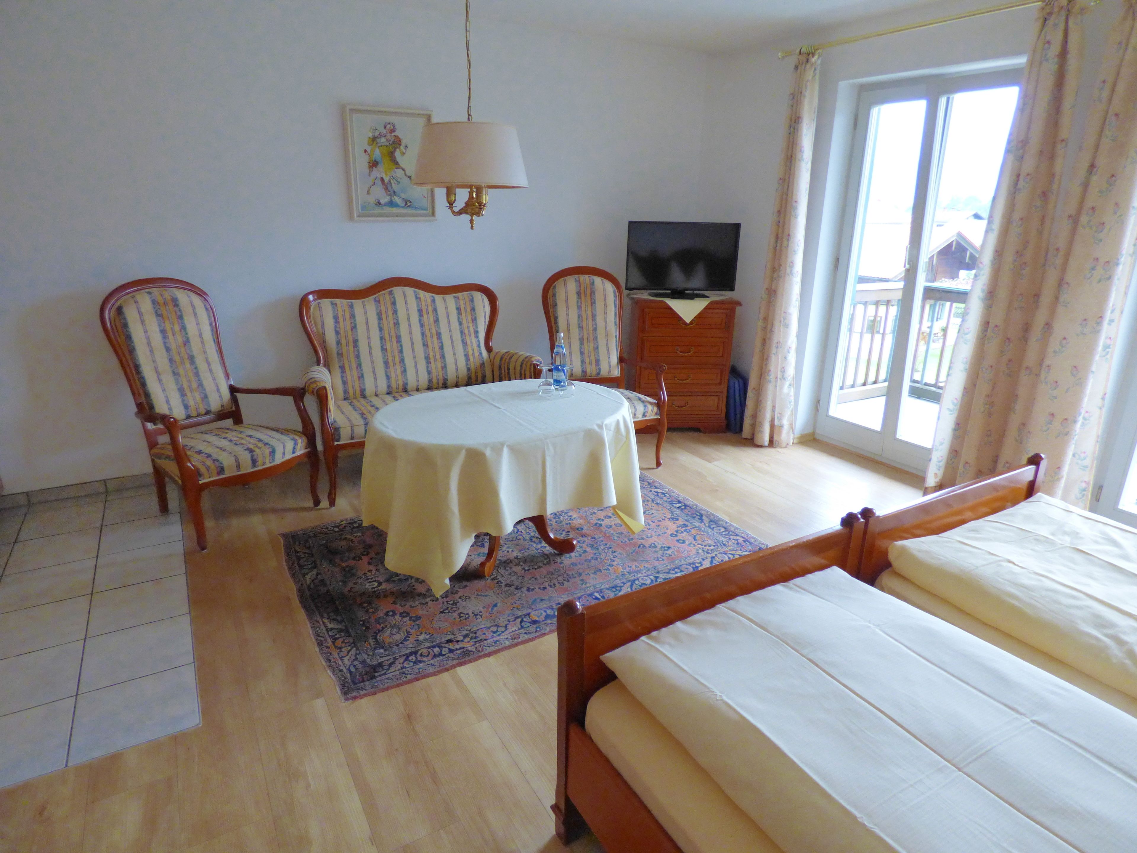 Familienapartment, 2 Schlafzimmer, Bergblick (excluded 25€ cleaning fee) | Individuell dekoriert, individuell eingerichtet, Verdunkelungsvorhänge