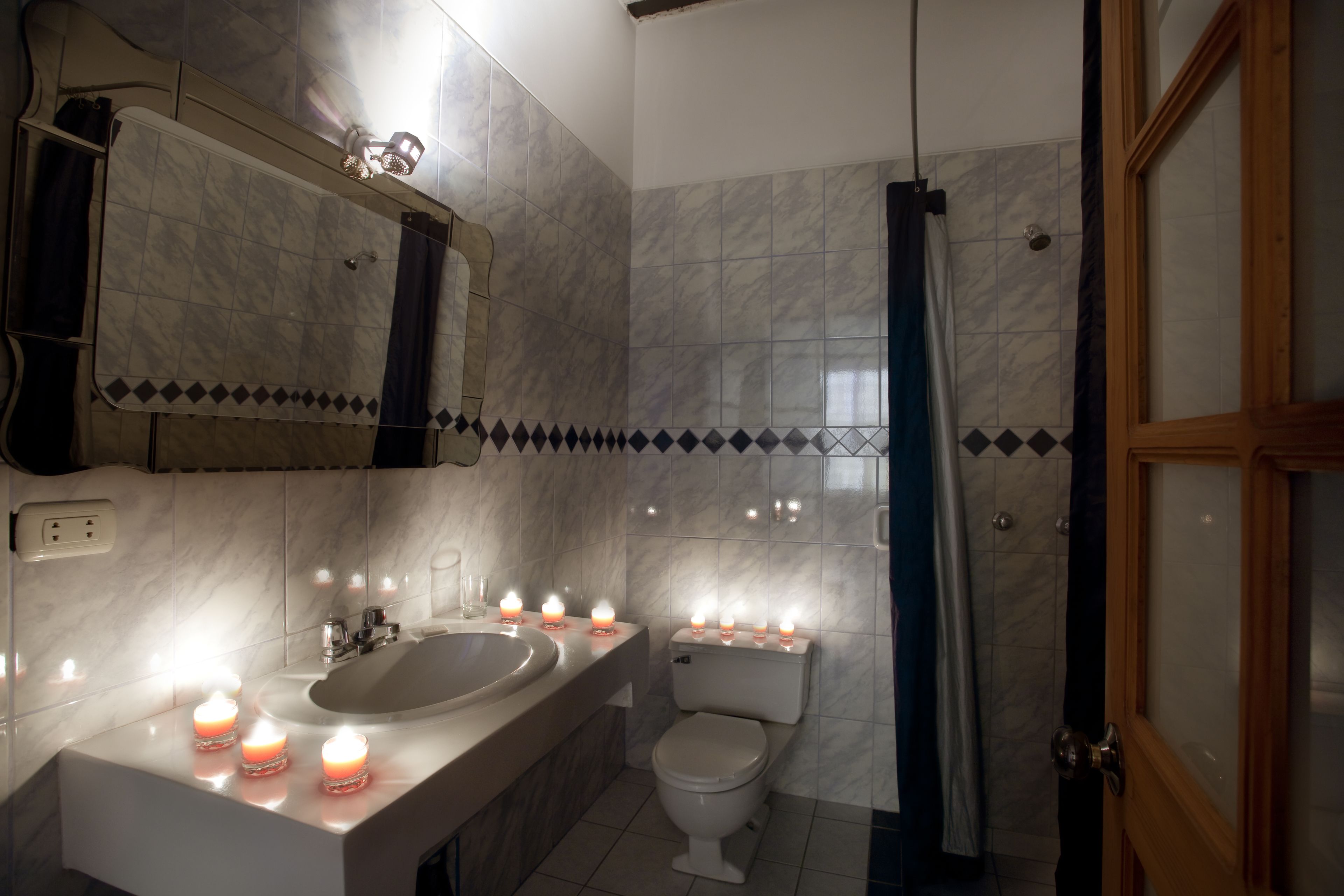 suite | bathroom | shower, free toiletries, hair dryer, towels