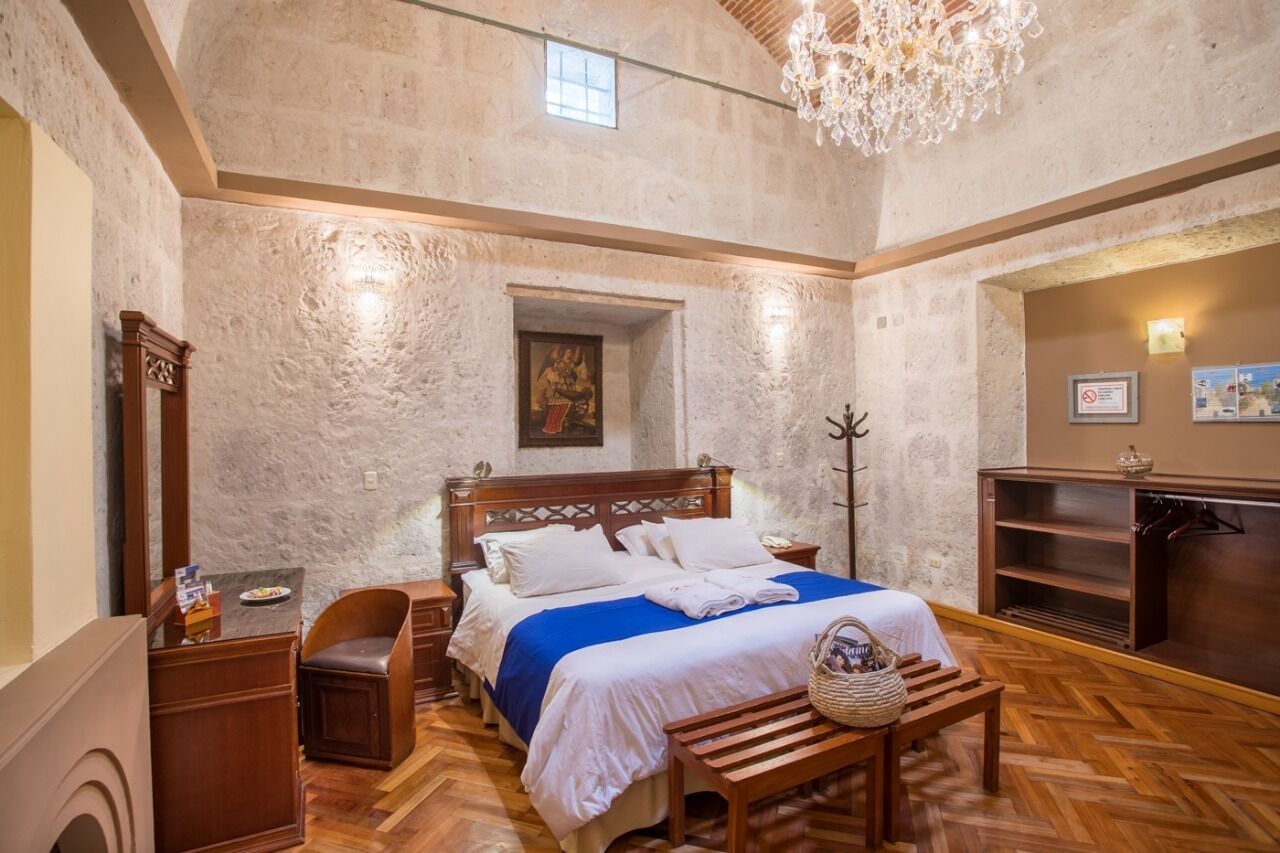 Phòng Suite | Bộ đồ giường cao cấp, chăn bông, nệm Select Comfort, minibar 