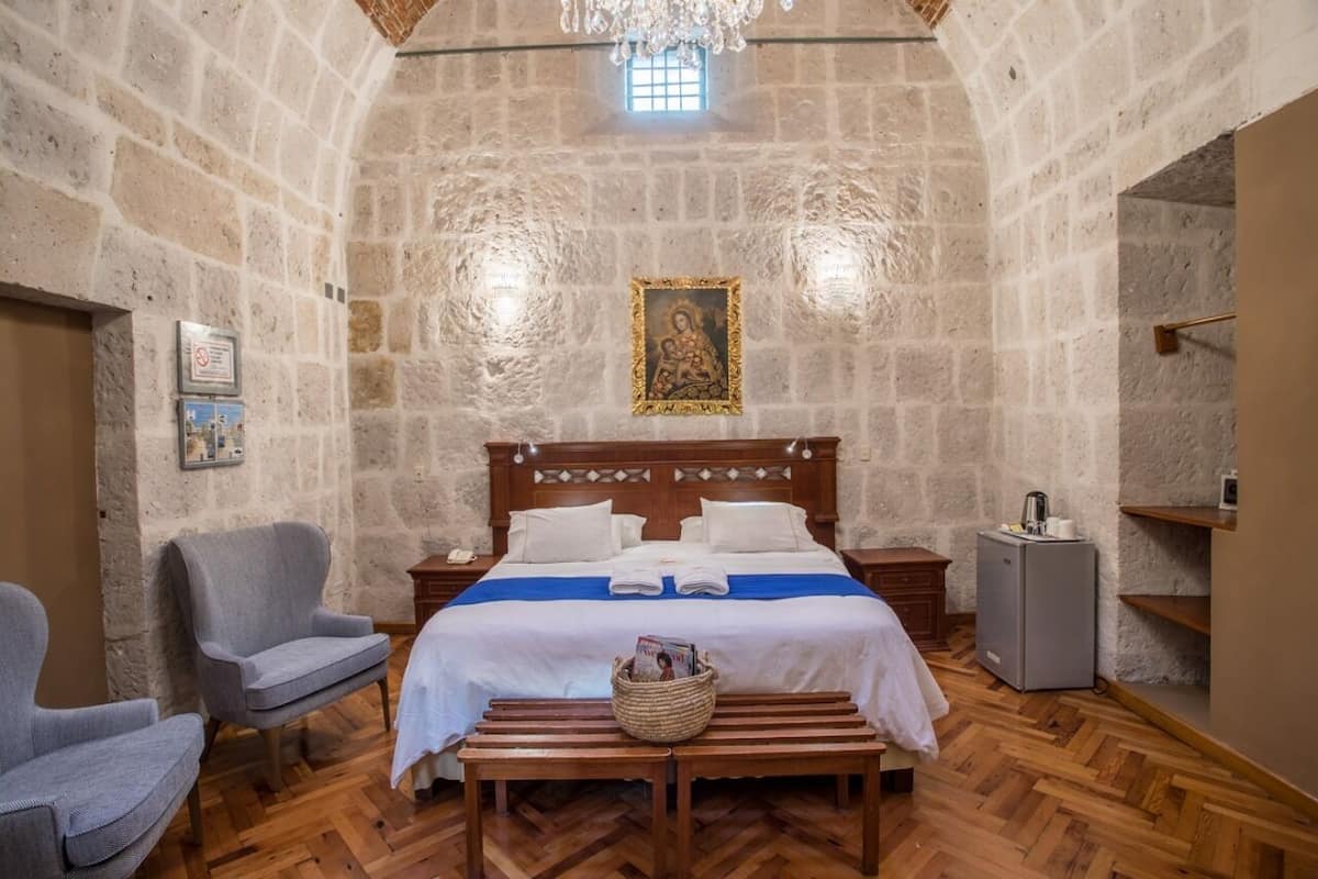 suite | 1 bedroom, premium bedding, down duvets, select comfort beds