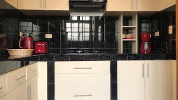 家庭公寓, 2 間臥室, 壁爐, 花園景觀 | 私人小型廚房 | 電冰箱、電熱水壺
