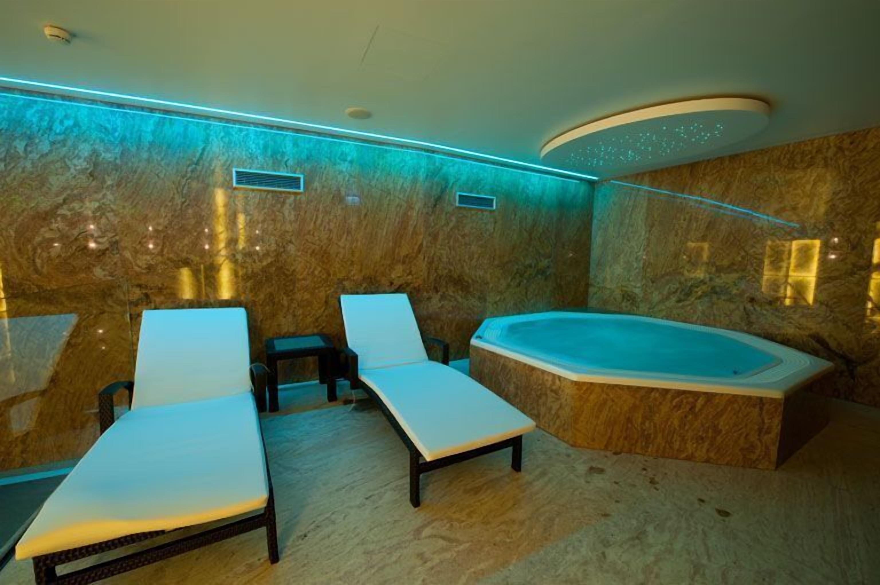 indoor spa tub