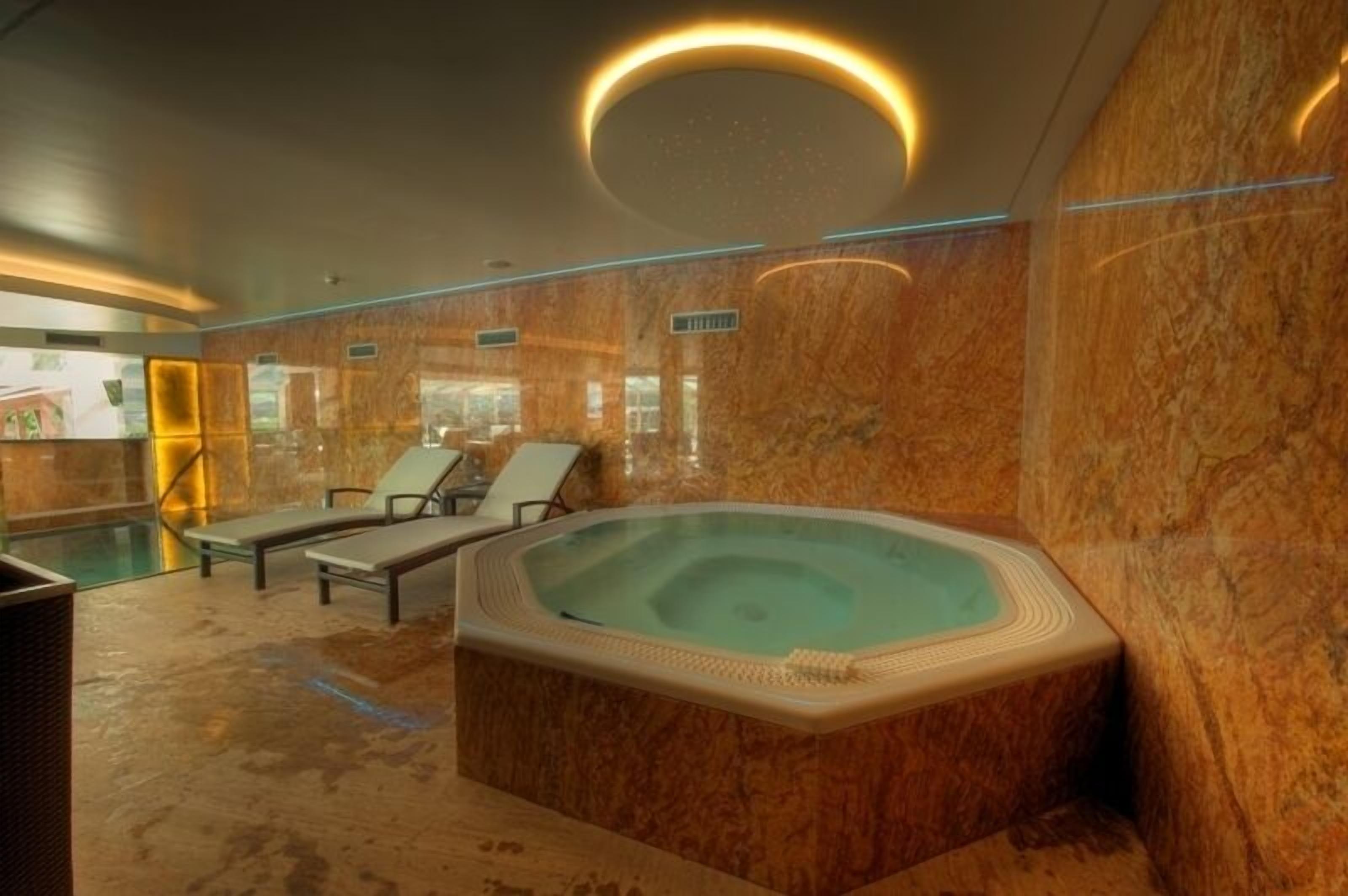 indoor spa tub