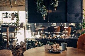 Frokost, lunsj og middag serveres