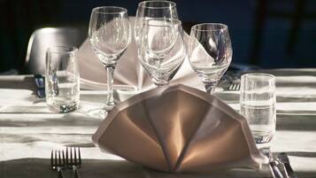 Frühstück, Mittagessen, skandinavische Küche, Blick auf den Garten