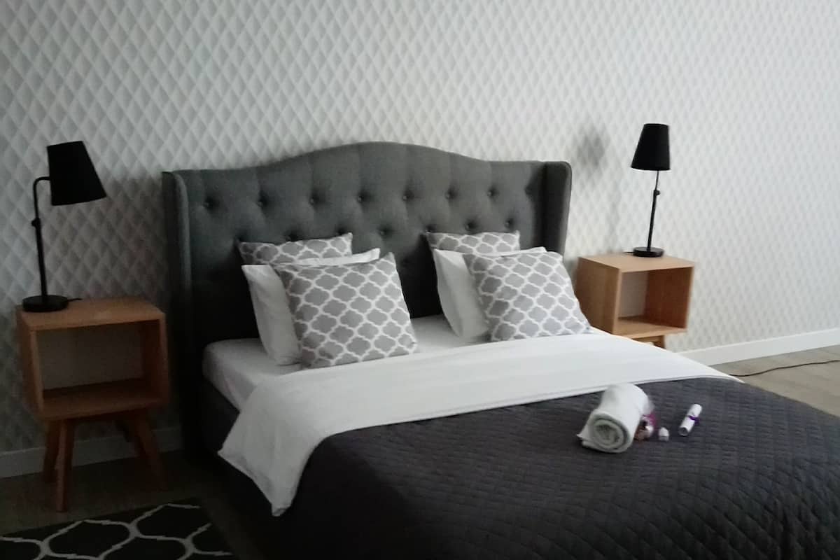 Apartment, 1 Bedroom, Kitchen, Ground Floor | Premium bedding, rollaway beds, individually decorated