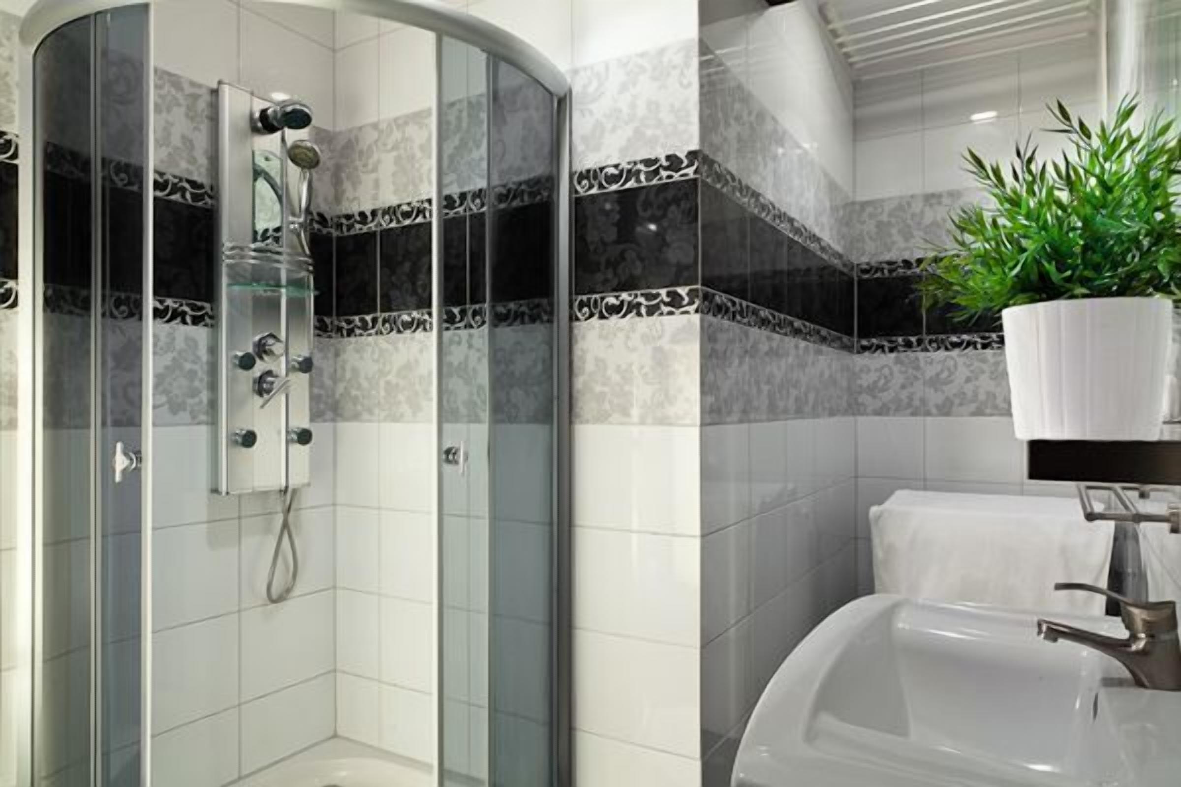 Standard Apartment, 2 Bedrooms (for 4) | Bathroom | Shower, towels, soap, toilet paper