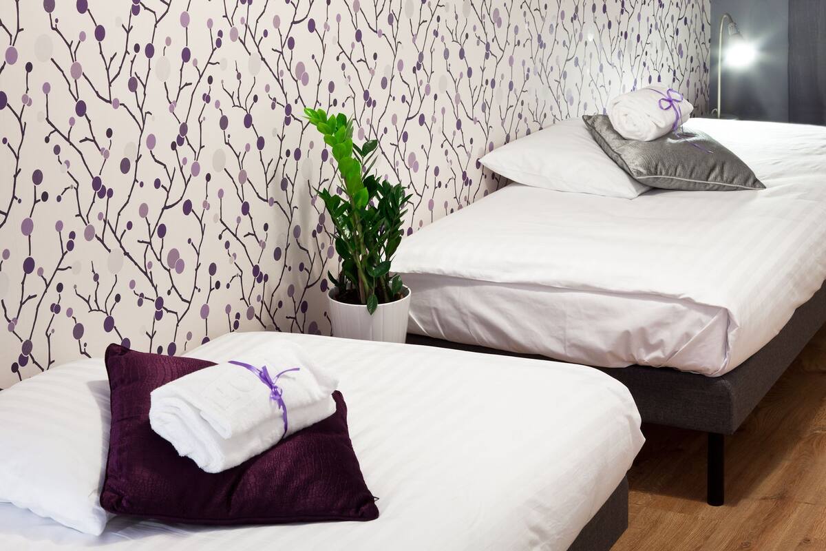 Twin kamer | Luxe beddengoed, individueel gedecoreerd, individueel gemeubileerd