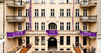 Blooms Inn & Apartments