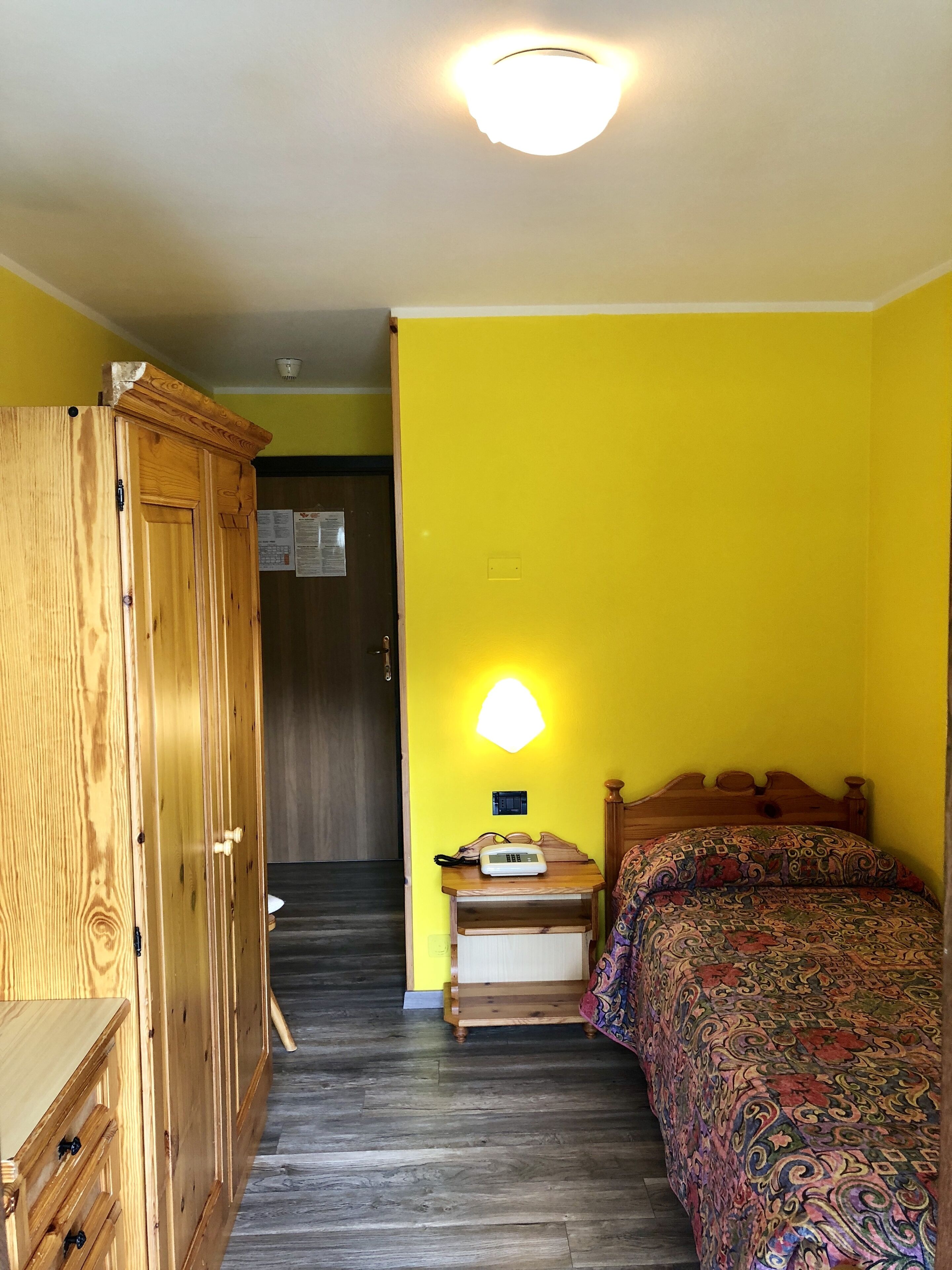 single room, mountain view | 1 bedroom, frette italian sheets, in-room safe, desk