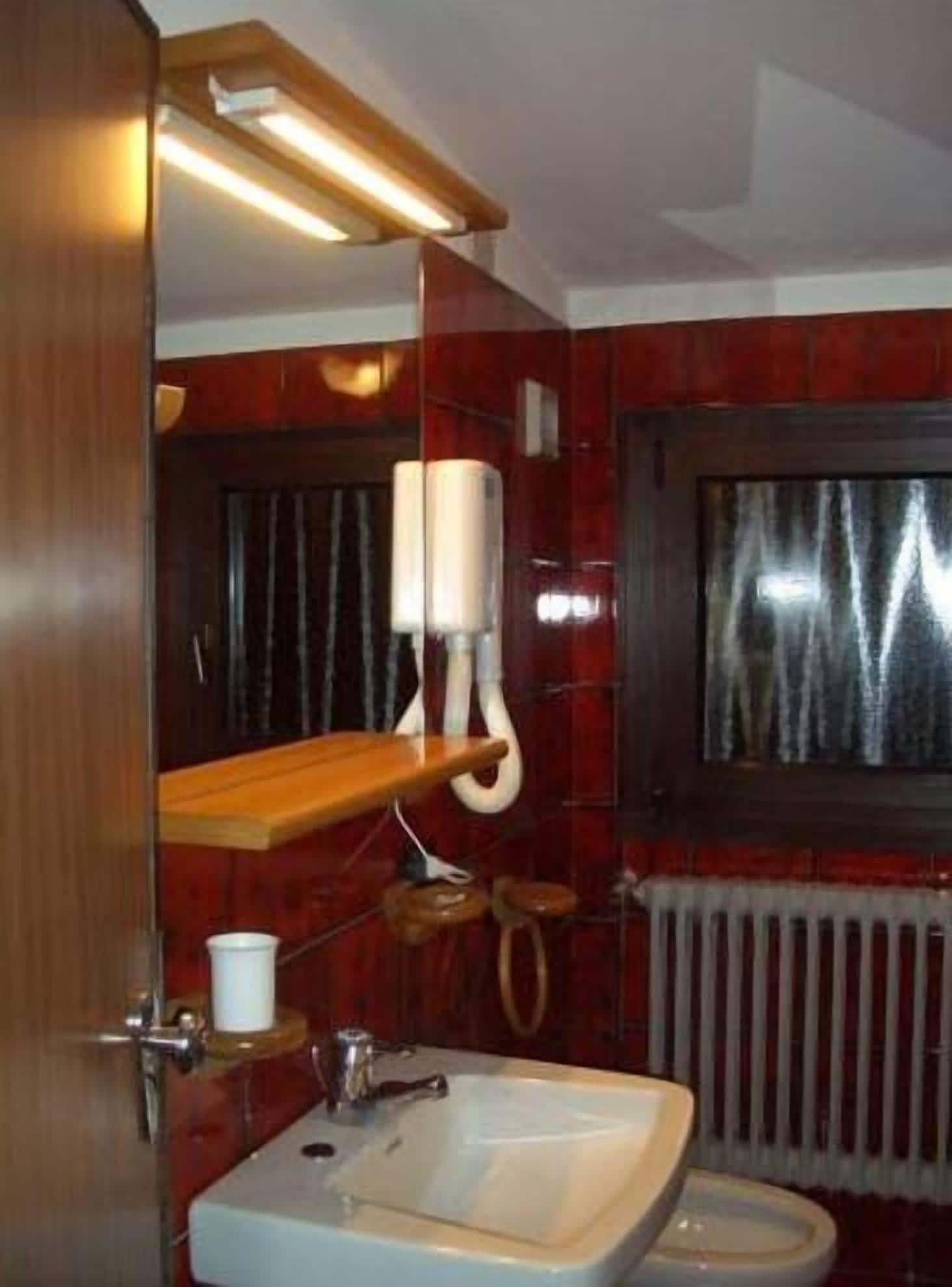 double room, garden view | bathroom | shower, free toiletries, hair dryer