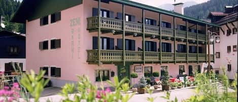 施設の正面
