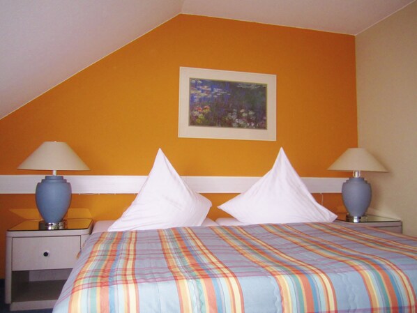 Premium bedding, Select Comfort beds, individually furnished, desk