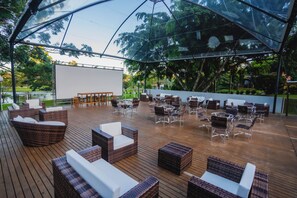 2 outdoor pools, pool umbrellas, sun loungers - Eco Hotel Oceanomare (Florianópolis)