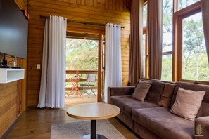 เอ็กซ์คลูซีฟลอฟท์, อ่างน้ำร้อน | ห้องนั่งเล่น | สมาร์ททีวี 32 นิ้ว พร้อมช่องดิจิตอล