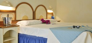 Cots/infant beds, bed sheets