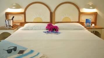 Cots/infant beds, bed sheets