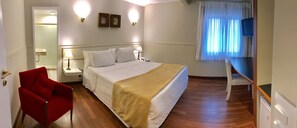 Standard Room | Minibar, blackout drapes, free WiFi, bed sheets