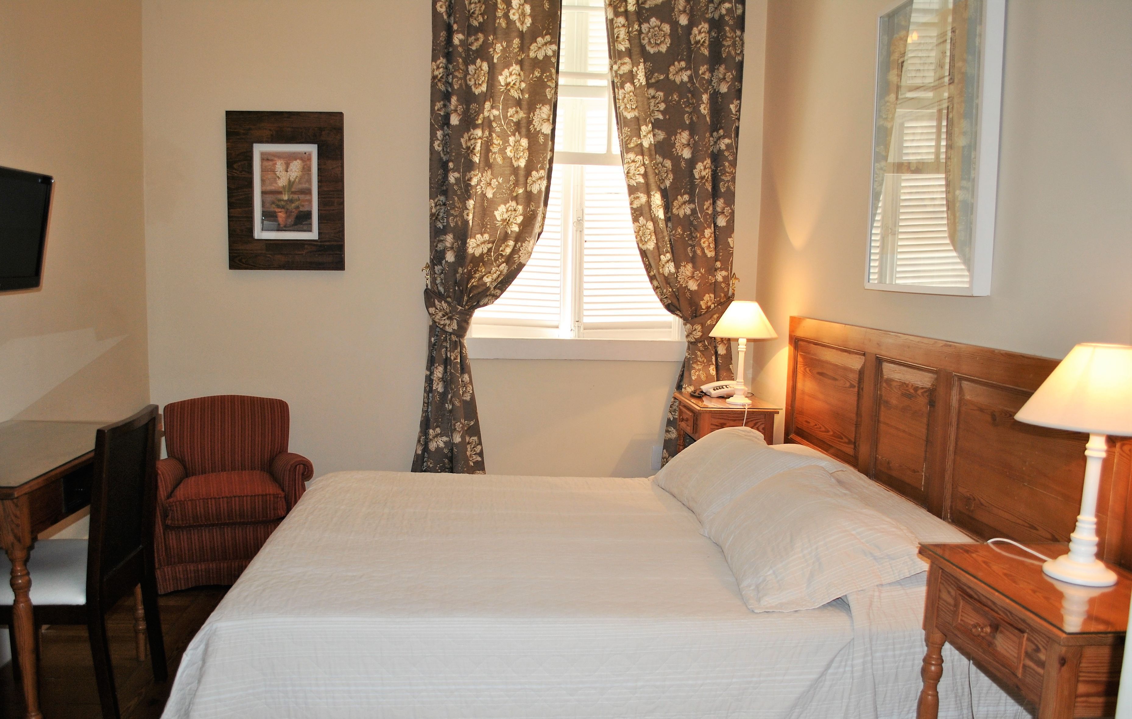 Minibar, blackout curtains, free WiFi, bed sheets