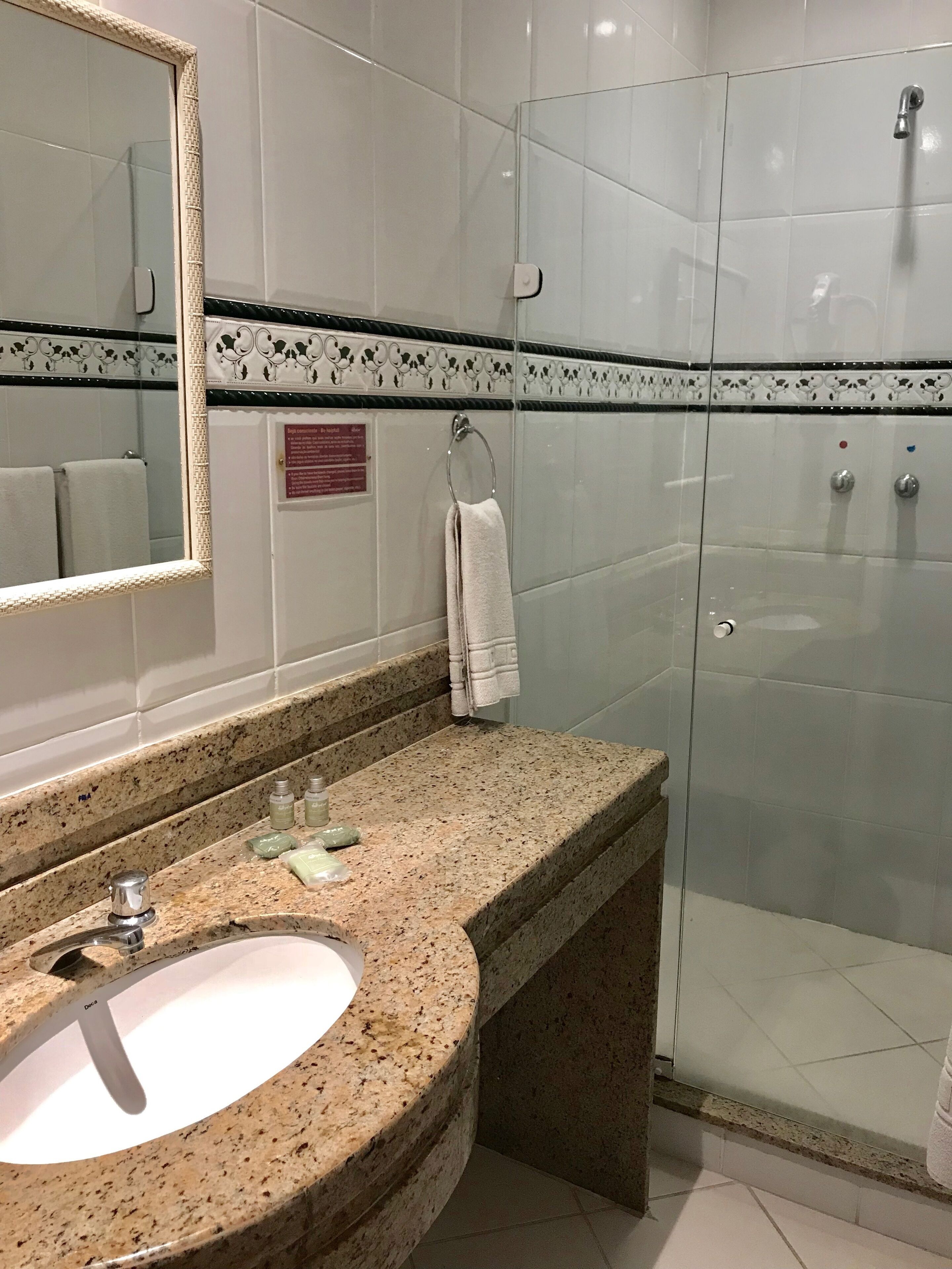 superior double room | bathroom | towels