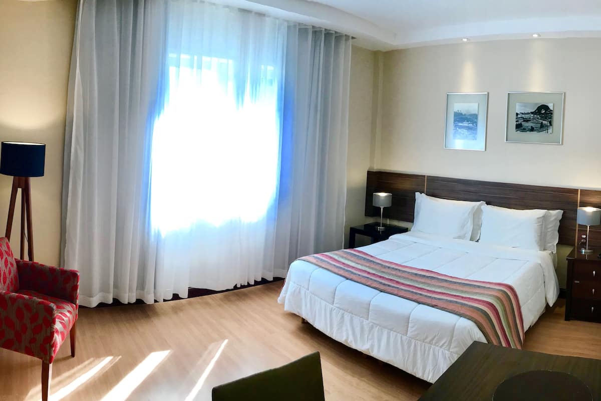 Habitación doble Deluxe | Minibar, cortinas blackout, wifi gratis y ropa de cama