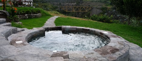 Outdoor spa tub