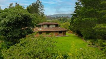 Coffres-forts dans les chambres, décoration personnalisée, bureau