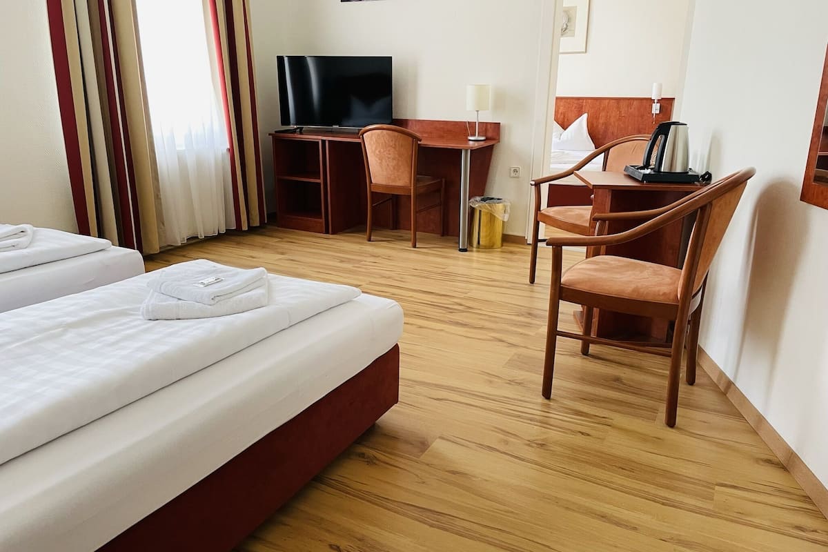 Family Double or Twin Room, 2 Bedrooms (2 Connecting Bedrooms) | Gebar bulu kapas, katil Select Comfort 