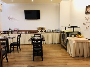 Desayuno buffet (EUR 11 por persona)