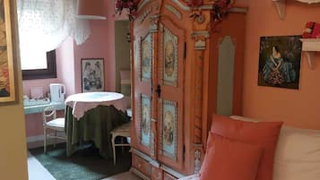 Superior Double Room, Private Bathroom | Pillowtop beds, minibar, individually decorated, individually furnished
