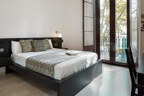 In-room safe, desk - Brustar Gòtic (Barcelona)