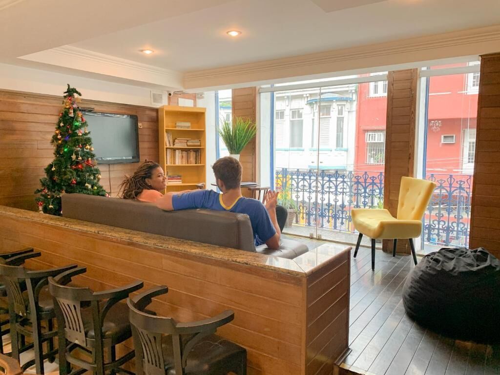 32-inch Smart TV with digital channels, TV