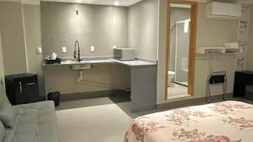 Superior Quadruple Room | Minibar, free WiFi, bed sheets